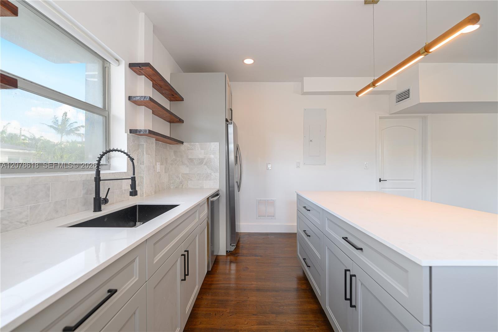 557 Meridian Ave # B — Photo 3