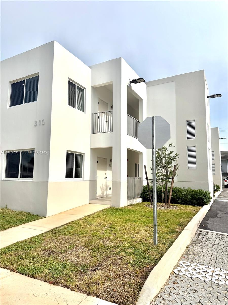 310 E 7th St # 203, Hialeah FL 33010