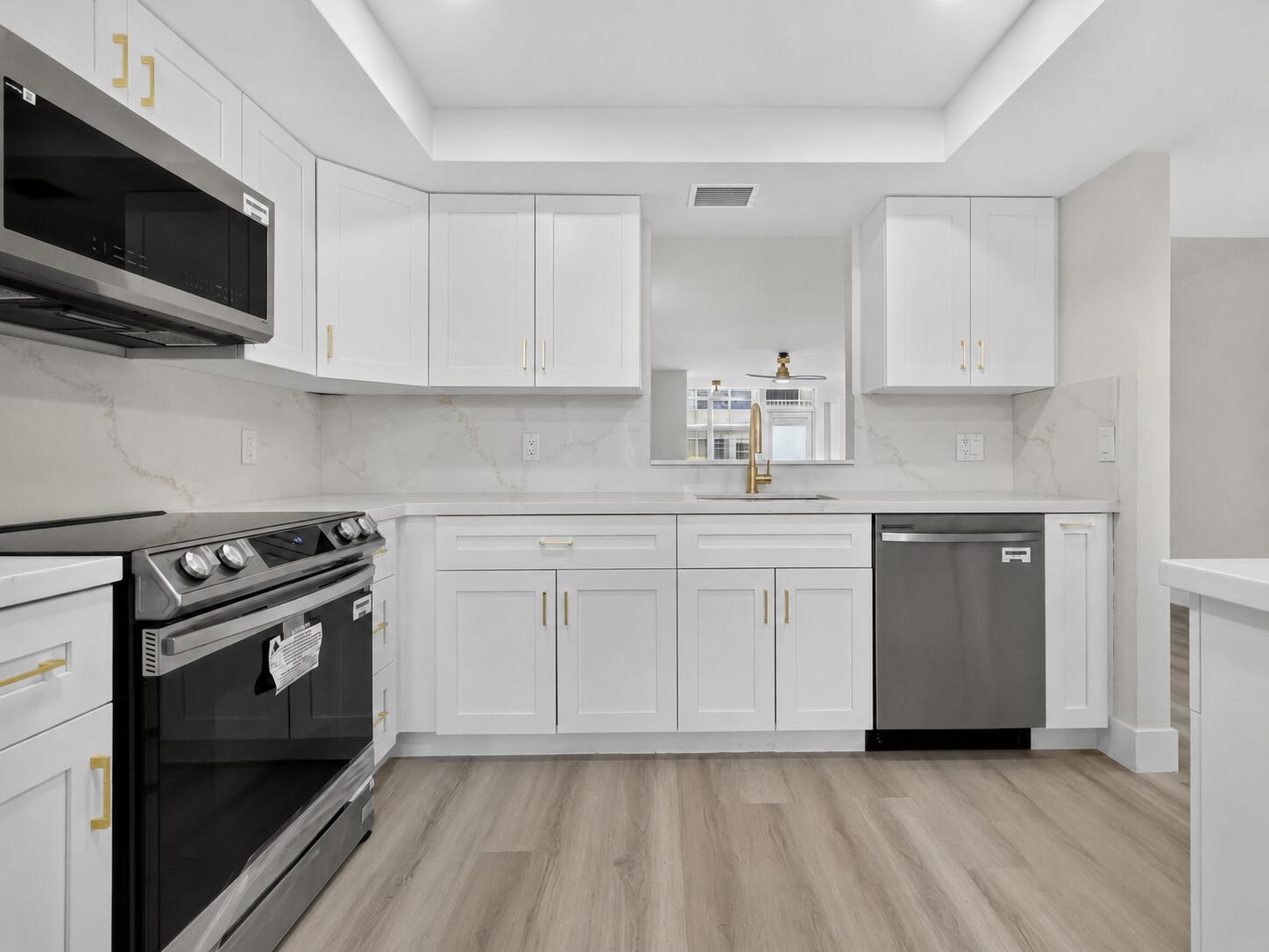 7 Willowbrook Lane # 101 — Photo 3