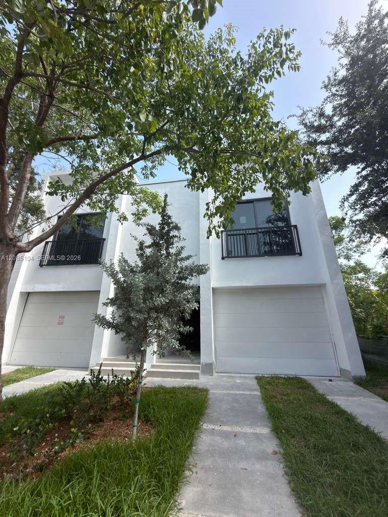 152 NW 33rd St — Photo 2