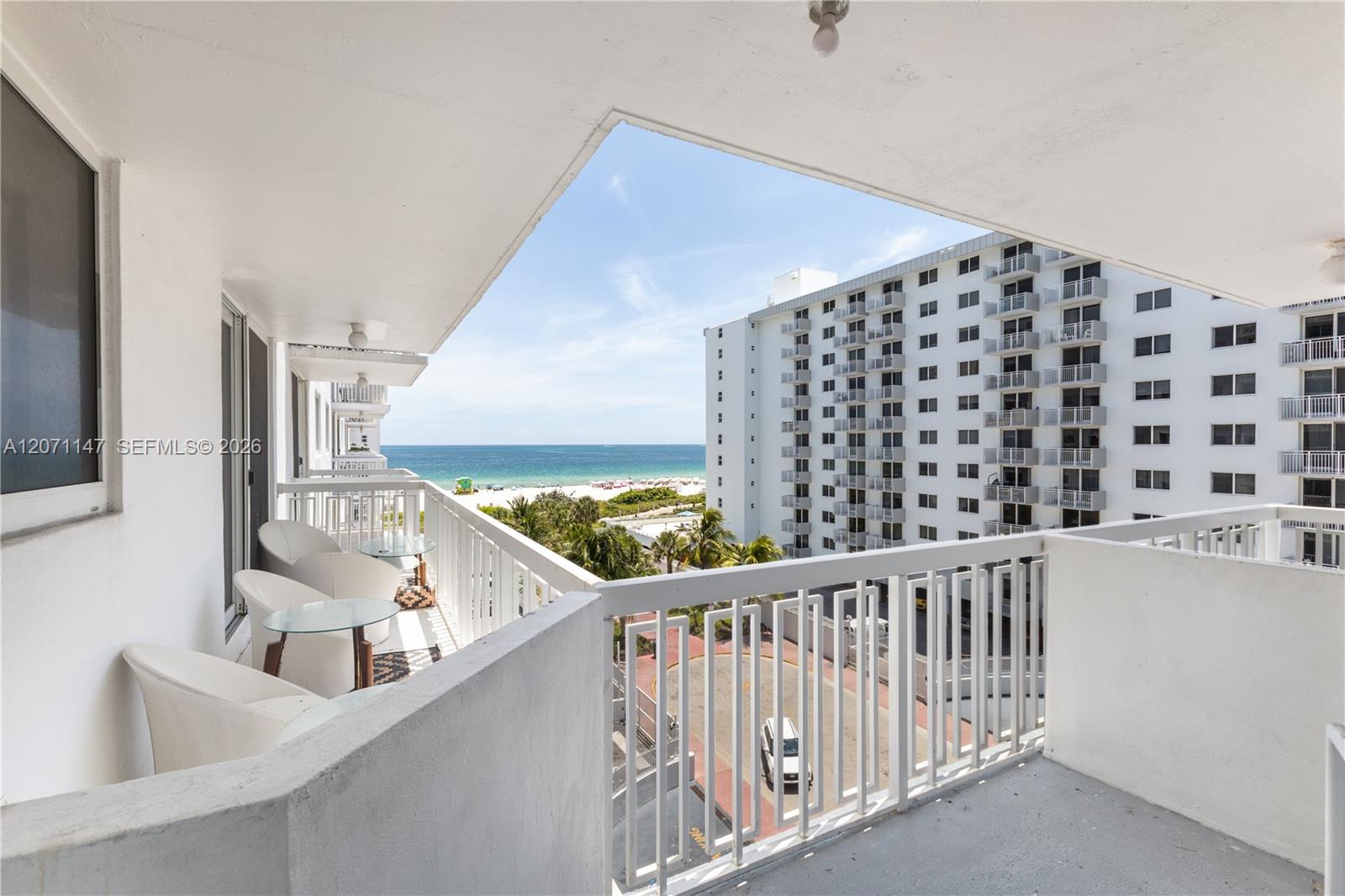 401 Ocean Dr # 607 — Photo 2