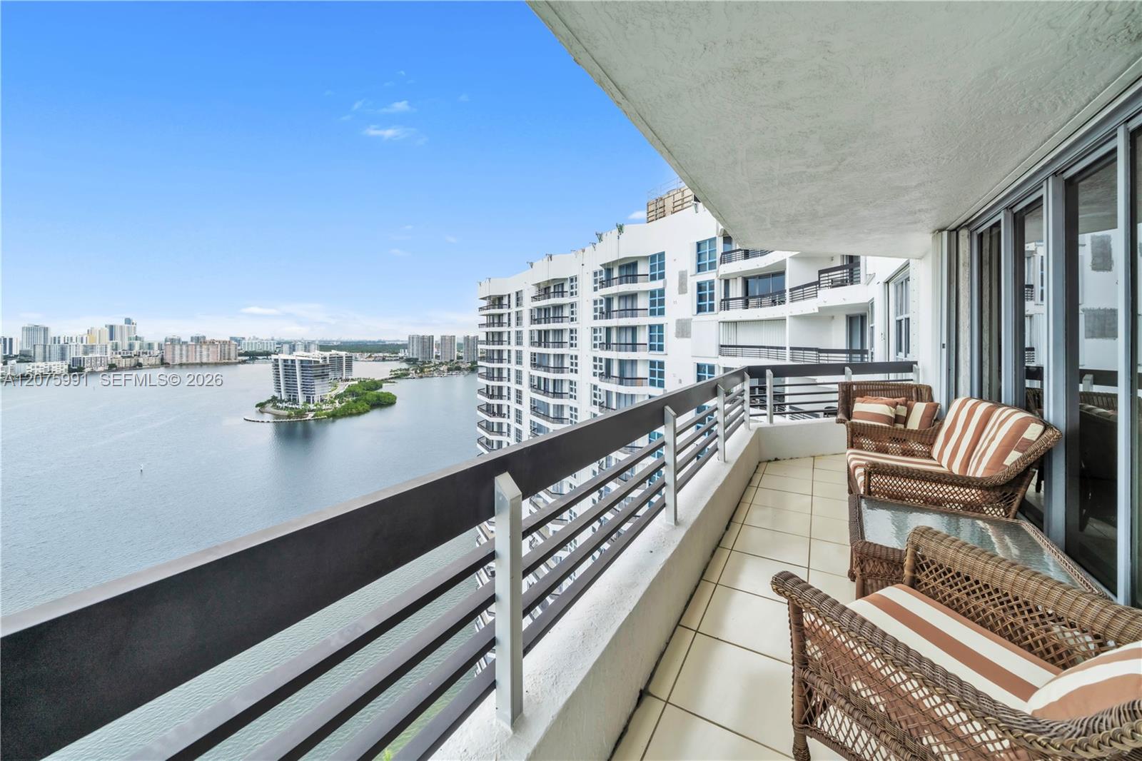 3530 Mystic Pointe Dr # 3210 — Photo 3