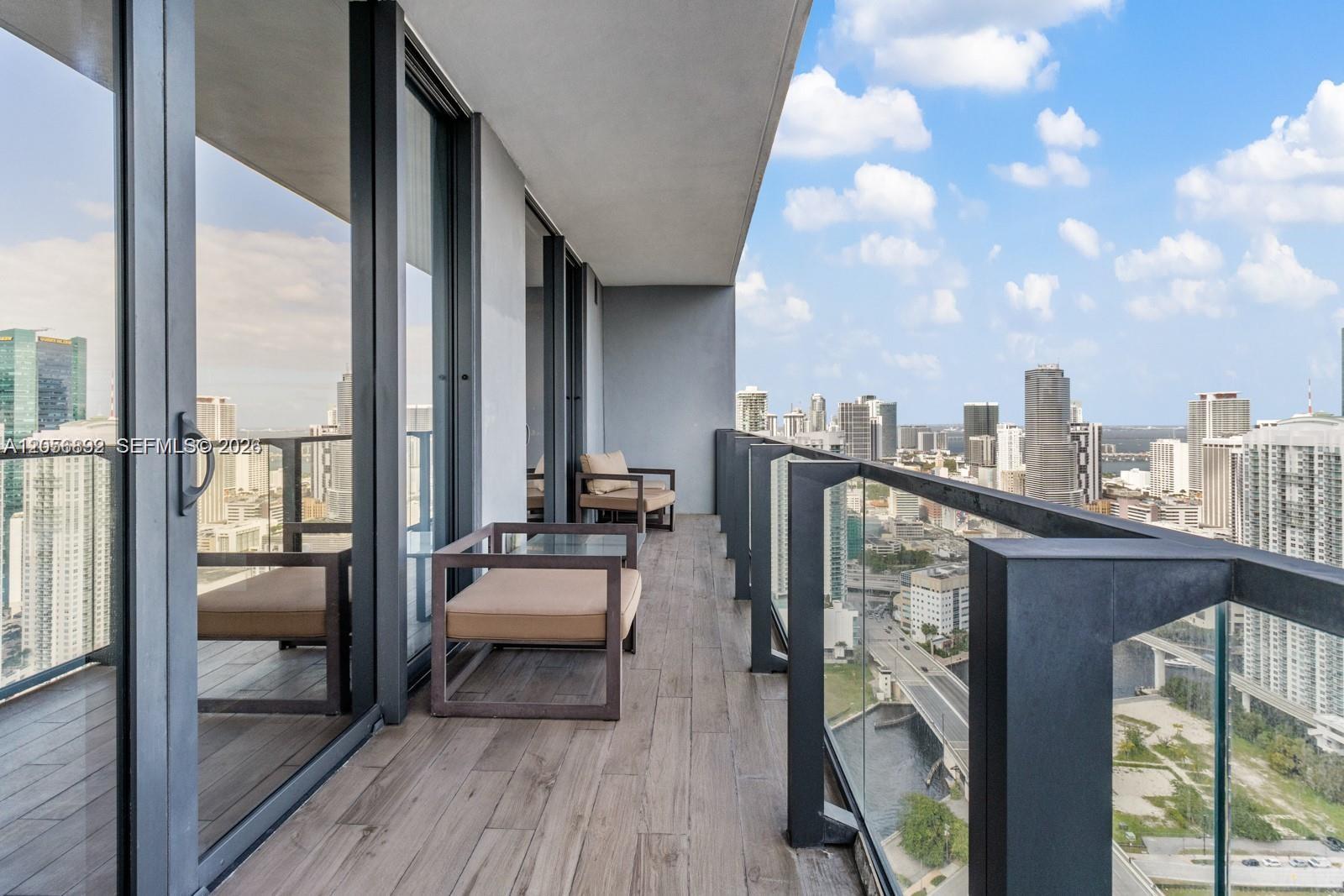 88 SW 7th St # 3909 View 4