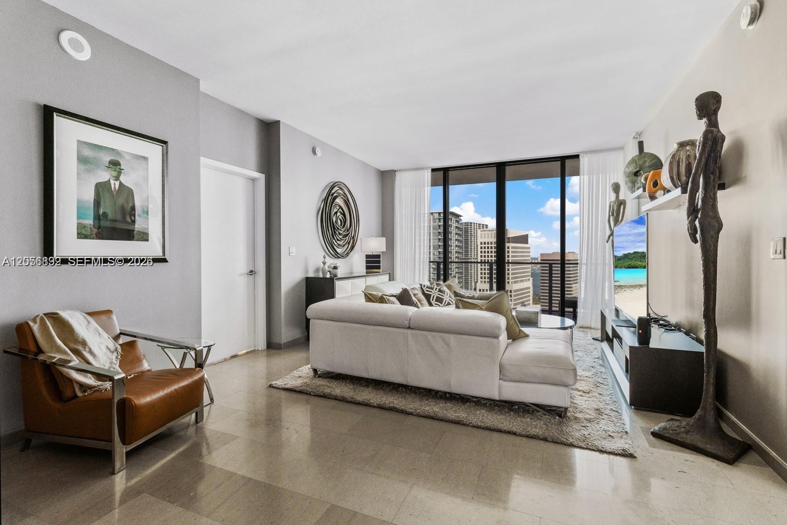 88 SW 7th St # 3909 View 8