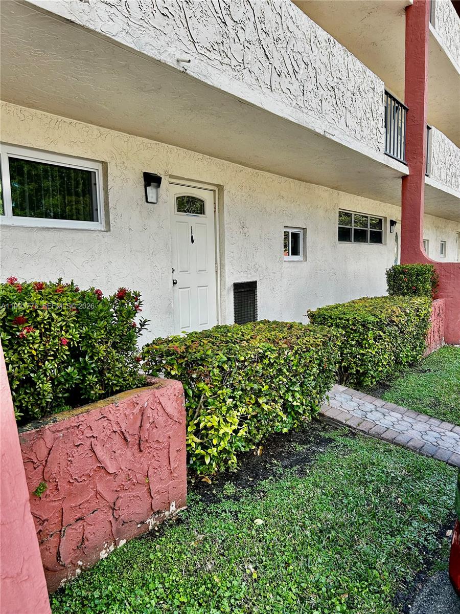 411 S Hollybrook Dr # 105 — Photo 2