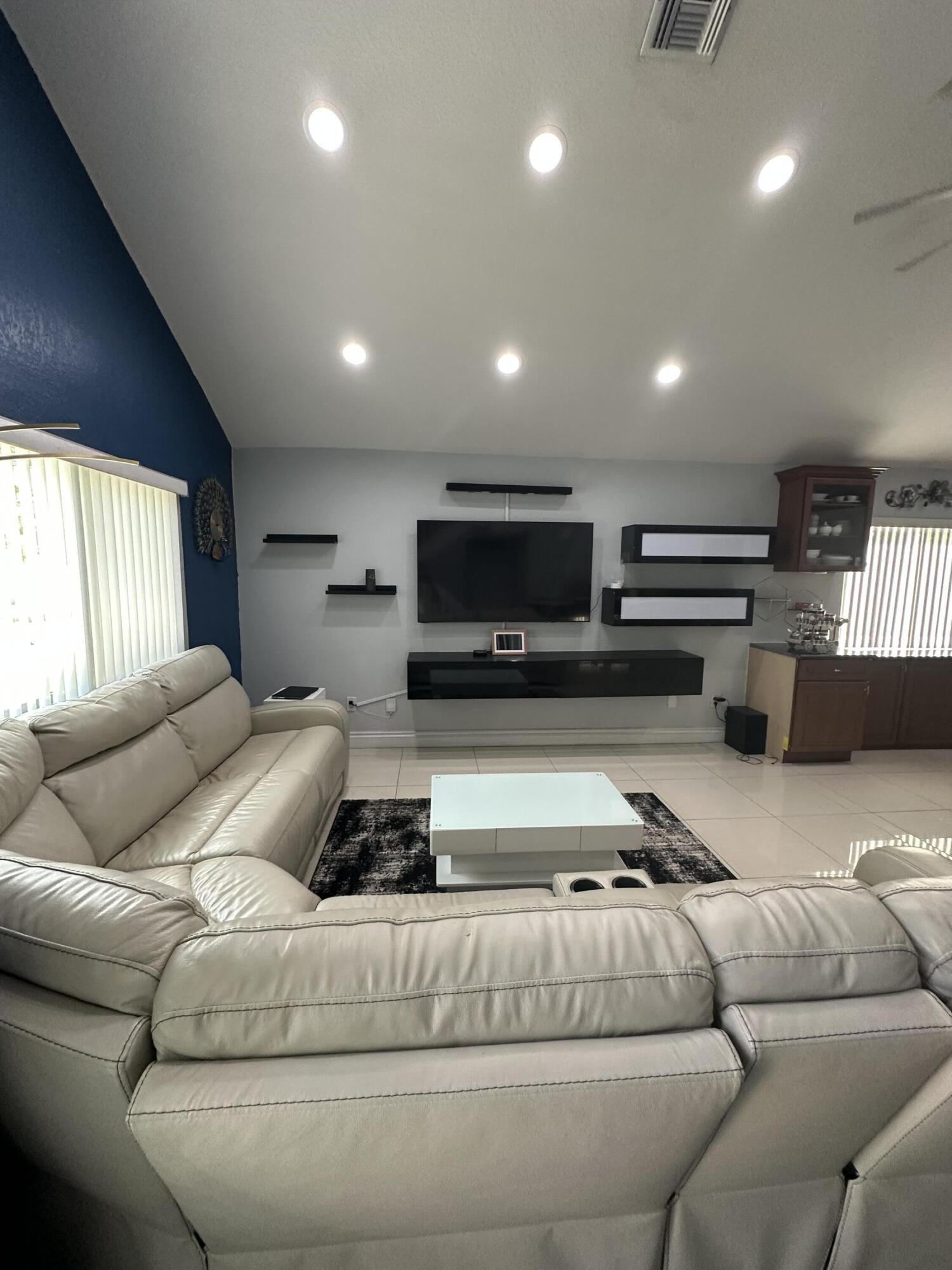8 Elton Place — Photo 2