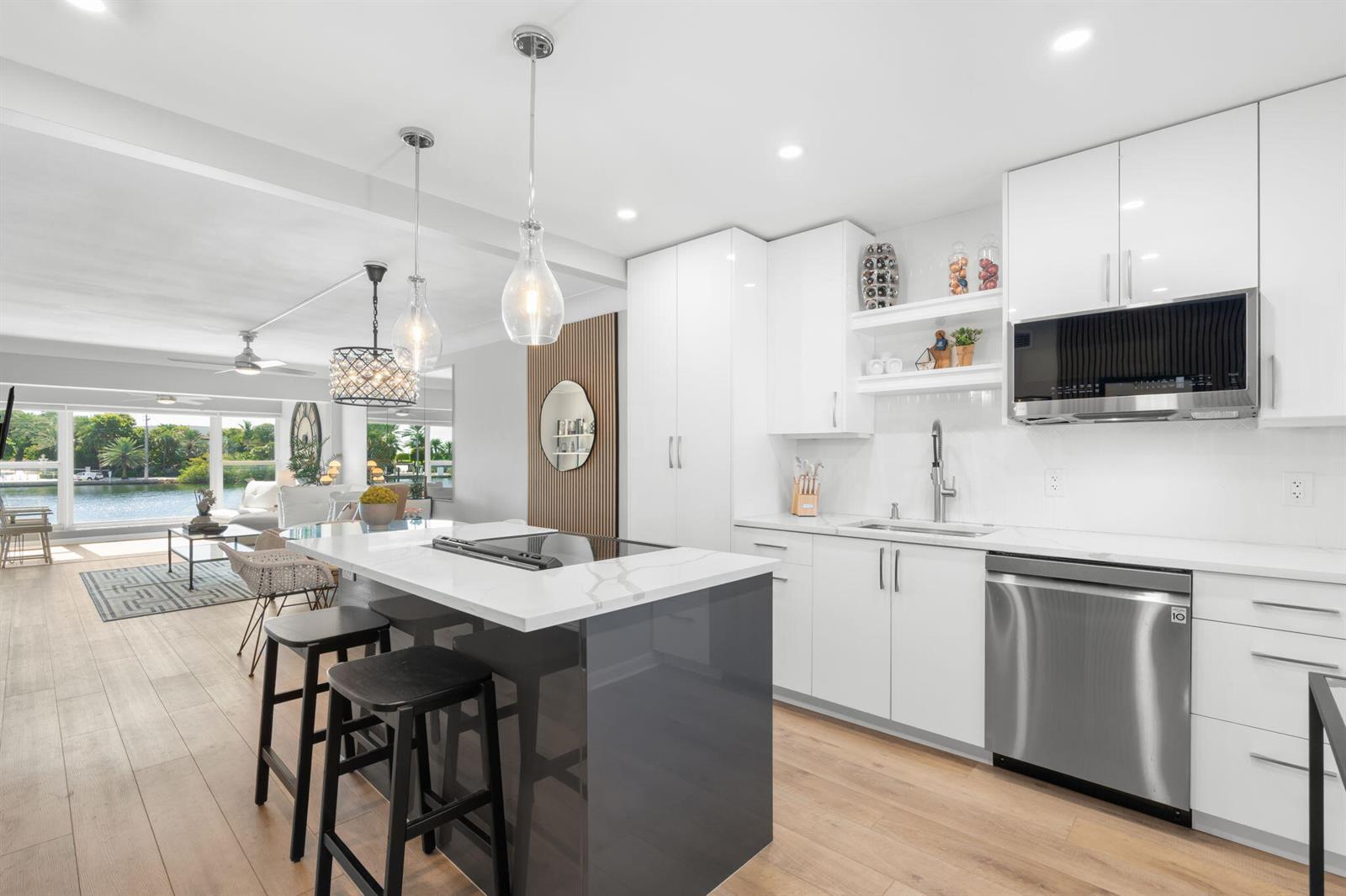4-web-or-mls-2758 NE 30th Ave, Lighthous