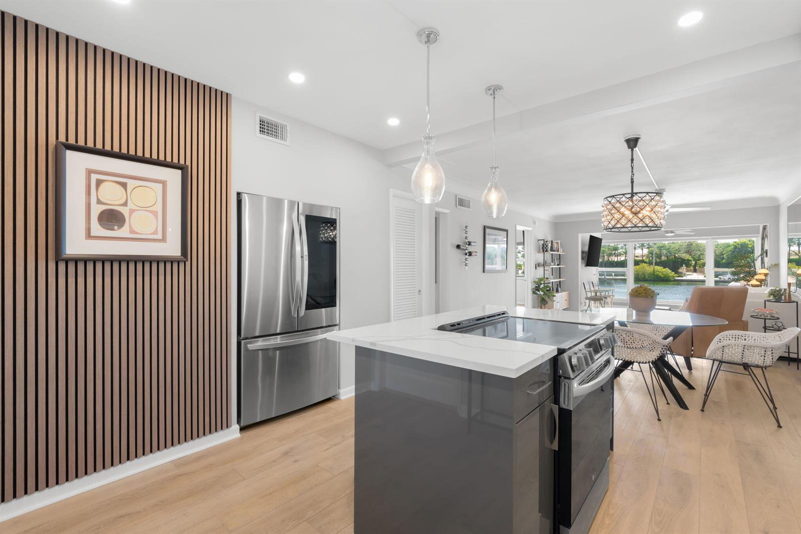 5-web-or-mls-2758 NE 30th Ave, Lighthous