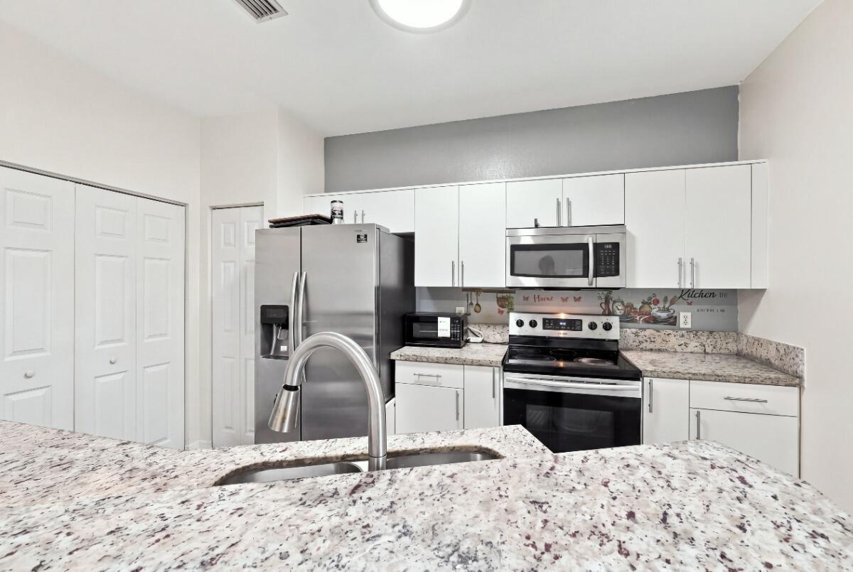 406 W SANTA CATALINA Circle # 406 — Photo 3