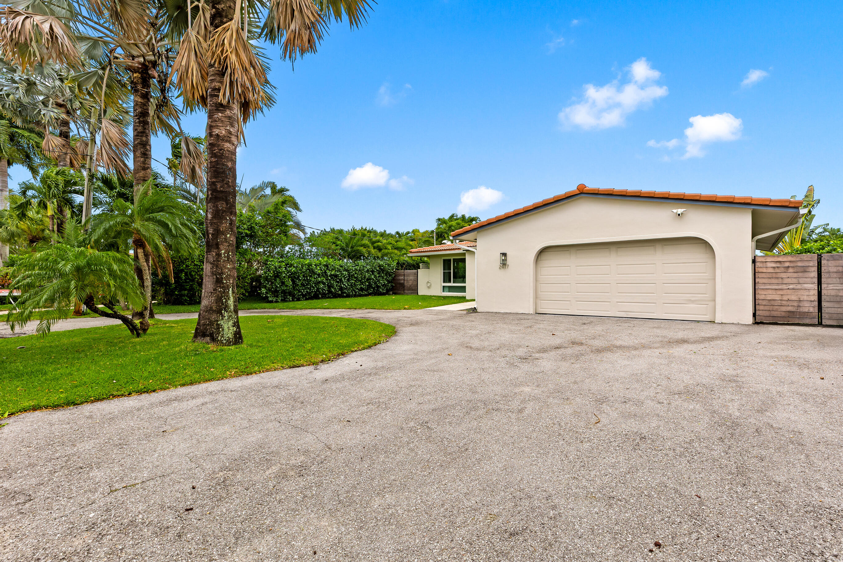 2417 NE 19th Avenue, Wilton Manors FL 33305