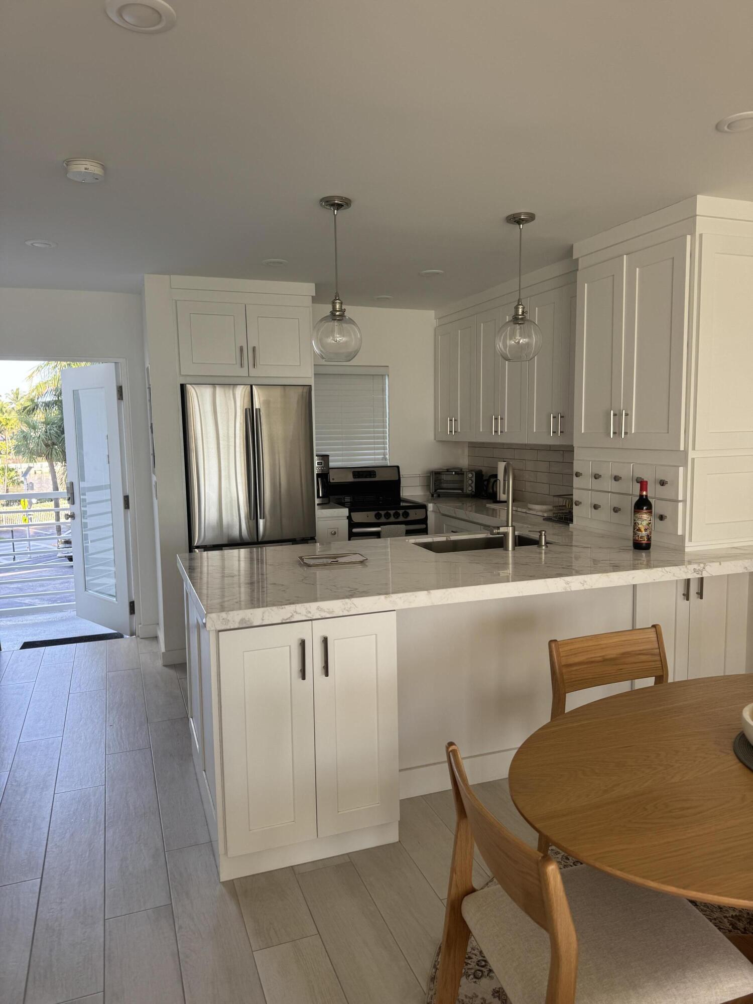 1041 HILLSBORO MILE # 11 — Photo 4