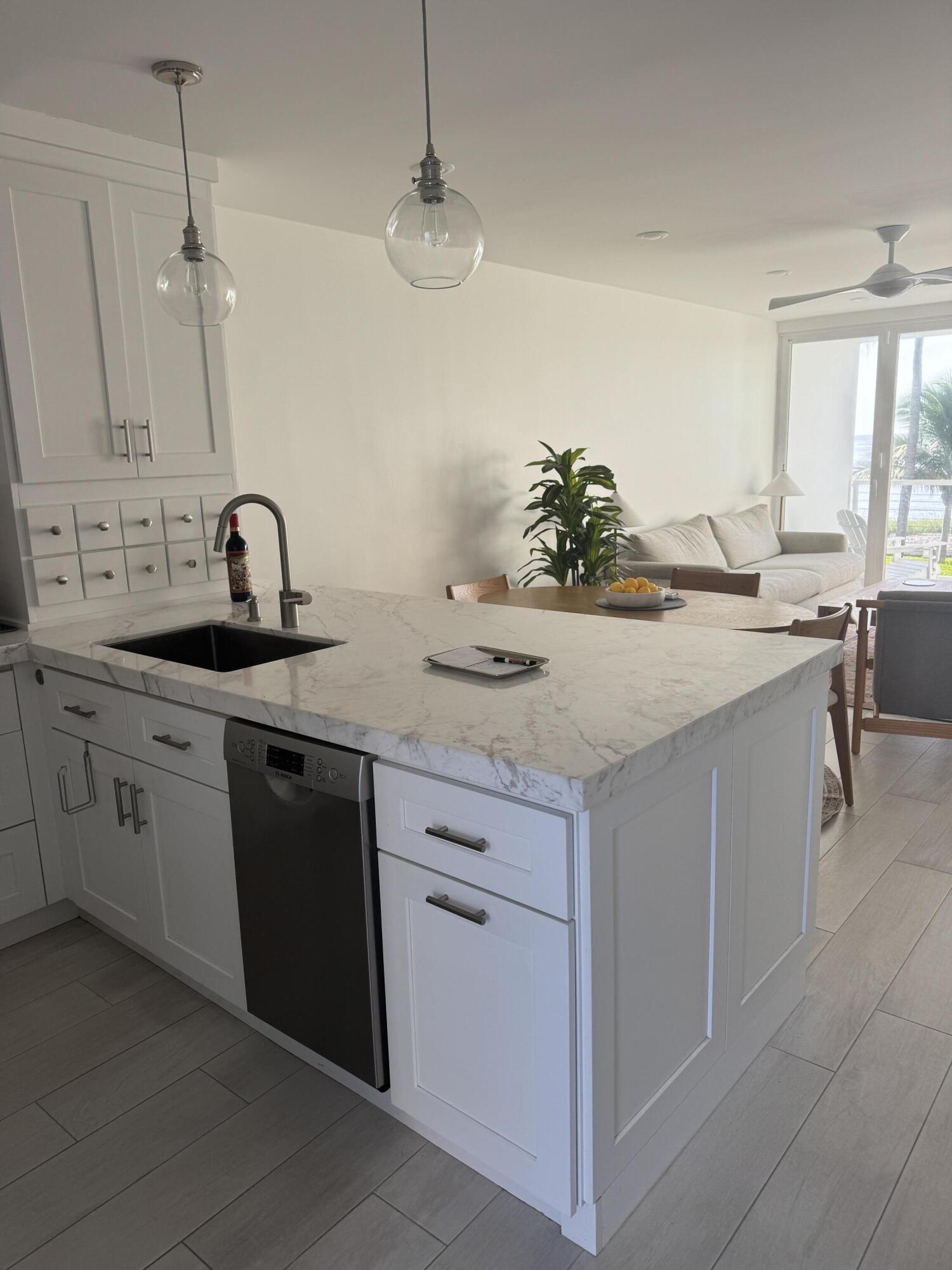 1041 HILLSBORO MILE # 11 — Photo 3