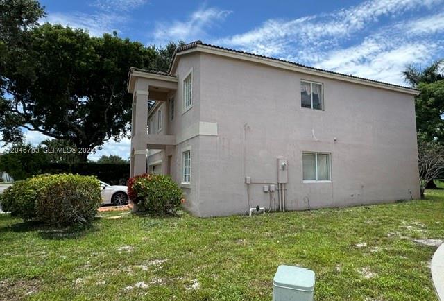 10275 SW 24th St — Photo 2