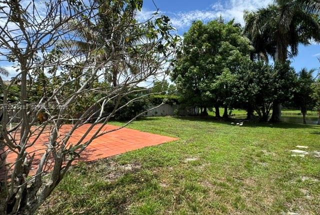 10275 SW 24th St — Photo 3