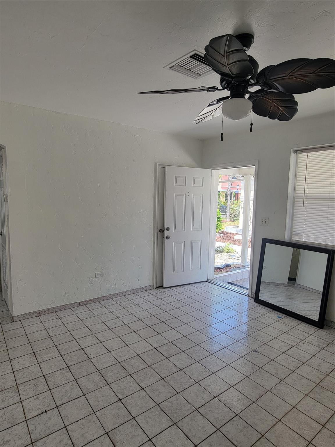 1822 JOHNSON Street — Photo 4
