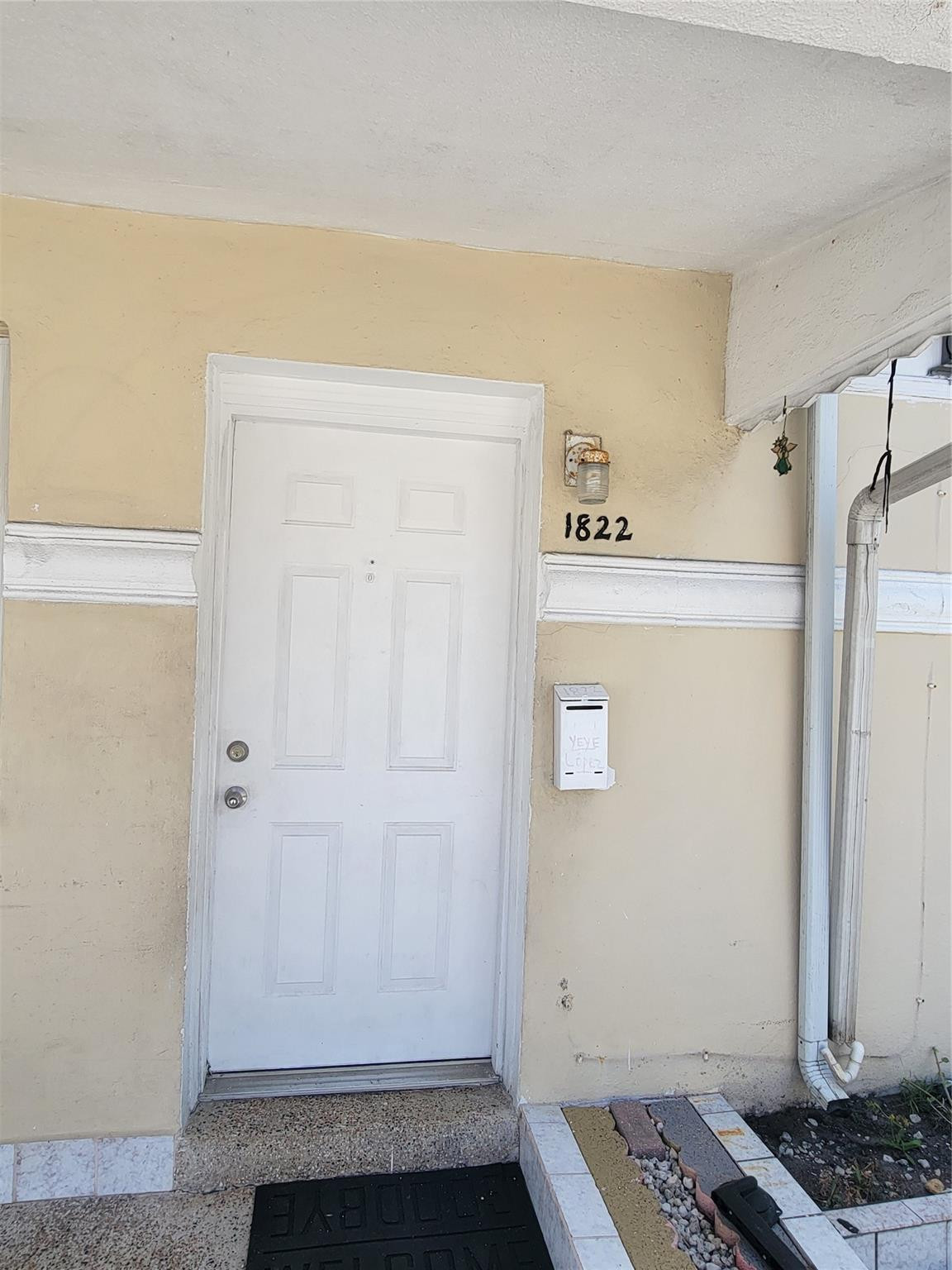 1822 JOHNSON Street — Photo 3
