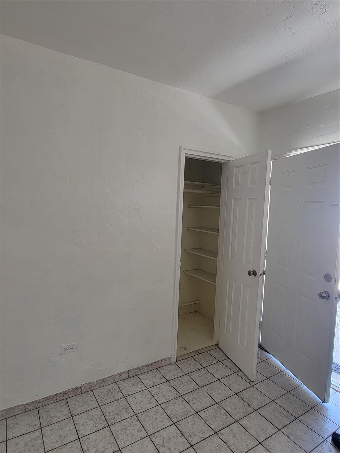 1822 JOHNSON Street — Photo 5