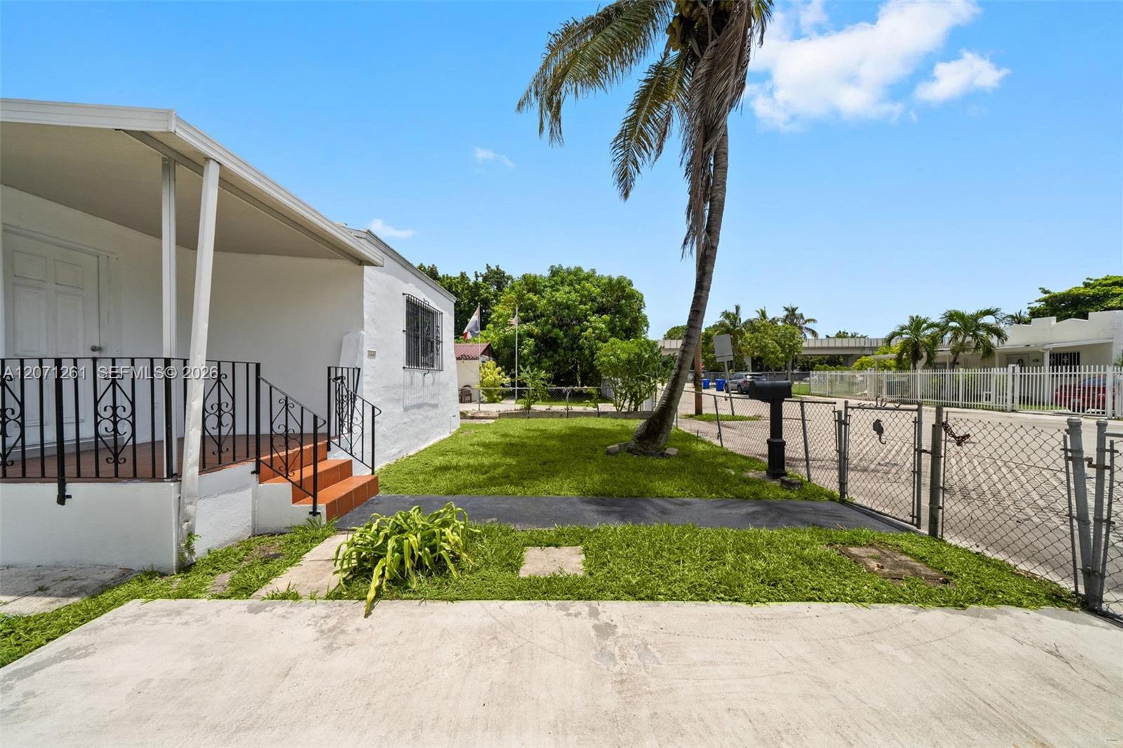 1227 NW 27th St # 1227 View 2