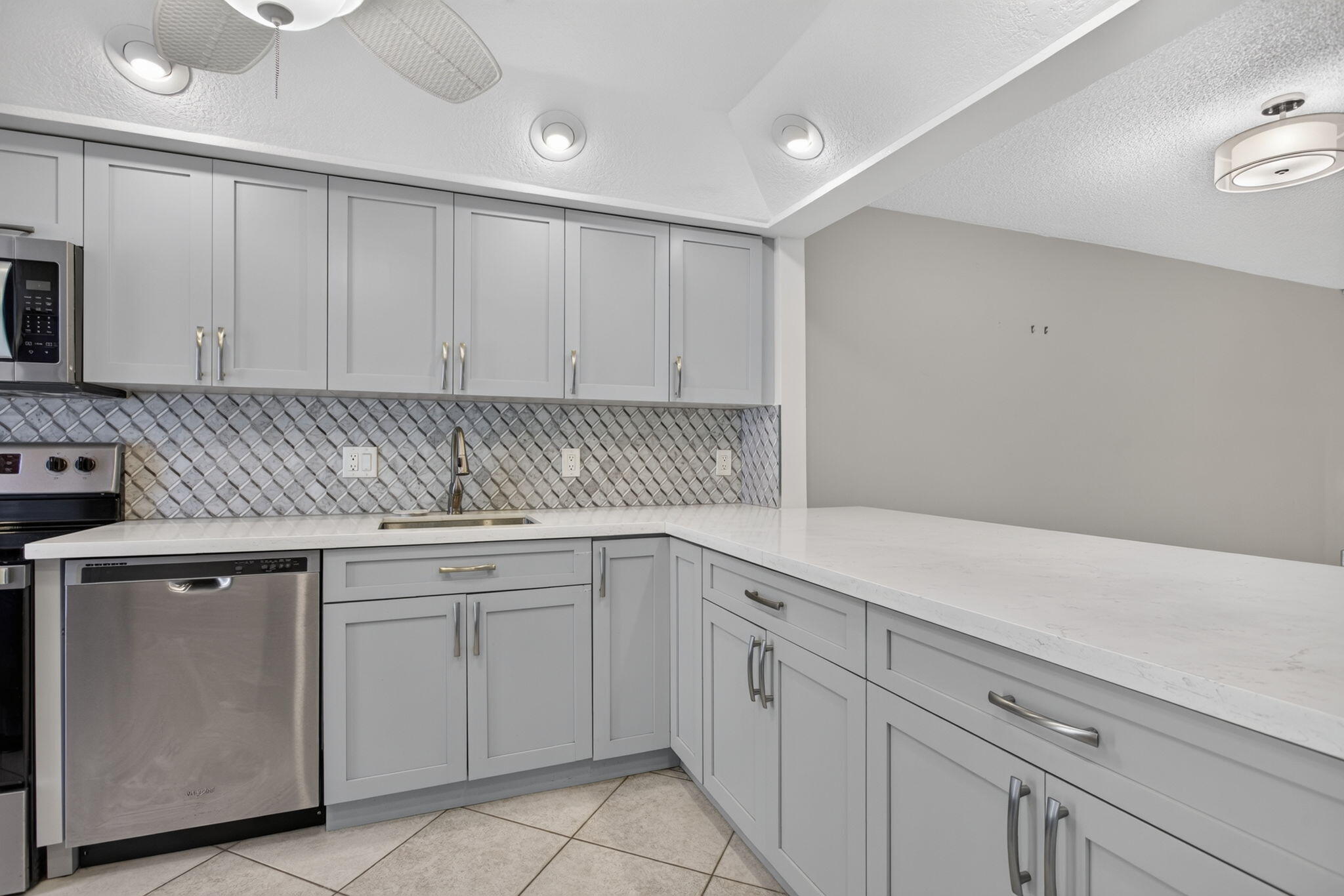 2731 NE 14TH ST Causeway # 702 — Photo 4