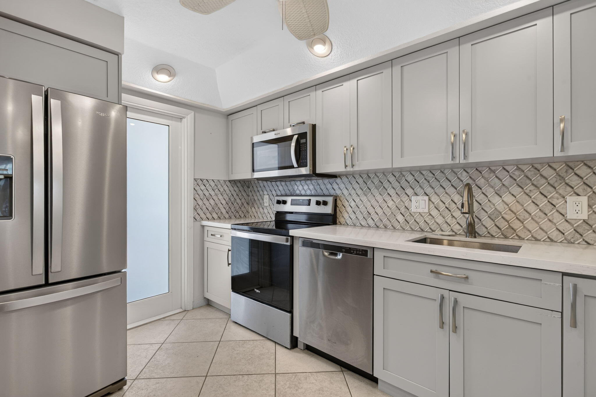 2731 NE 14TH ST Causeway # 702 — Photo 5