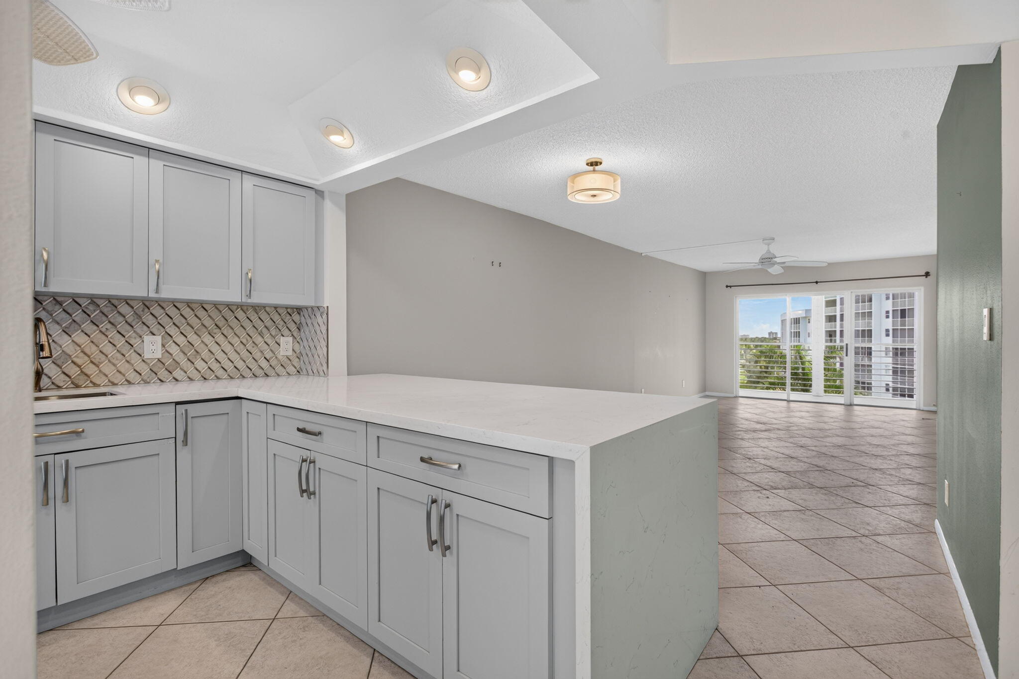 2731 NE 14TH ST Causeway # 702 — Photo 3