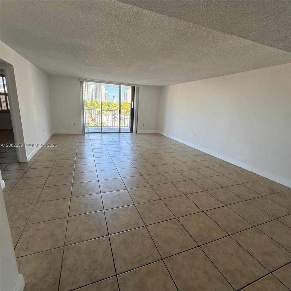 2851 NE 183rd St # 501E — Photo 3