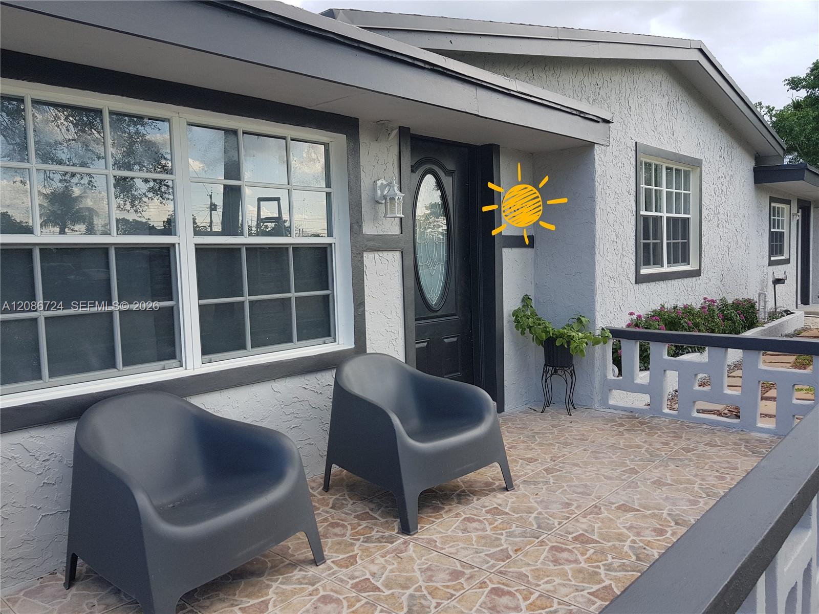 1618 NW 14th Ct — Photo 2