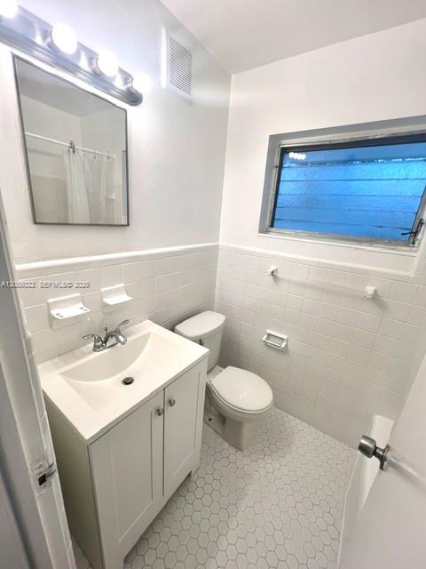 696 NE 85th St # 2 — Photo 5
