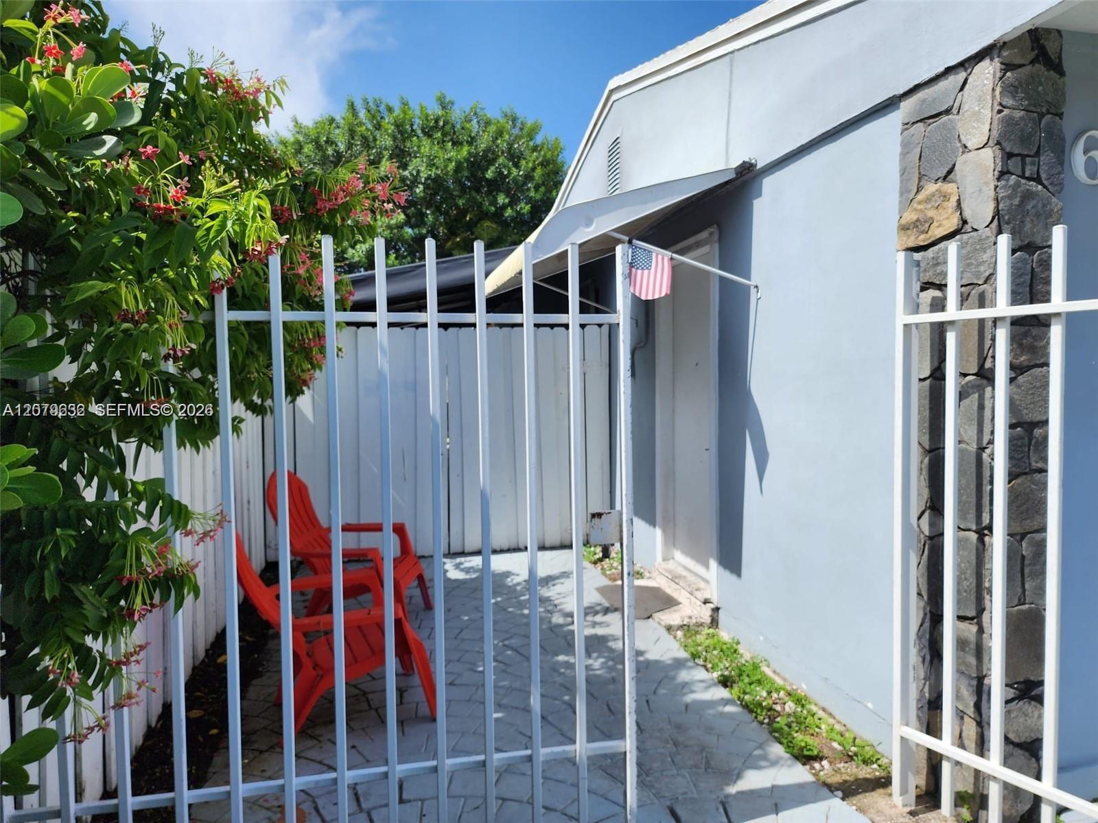 6847 SW 13th St — Photo 2