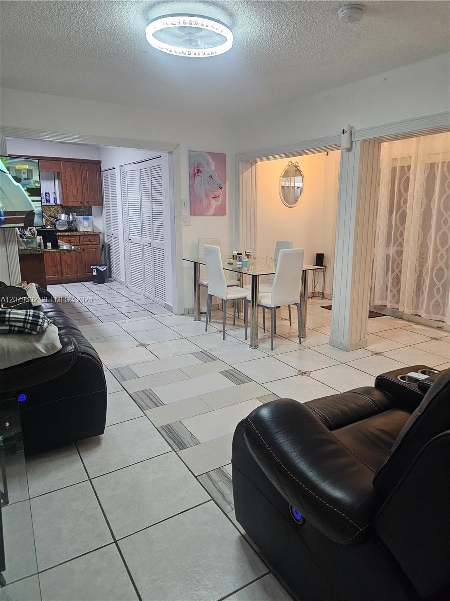 6847 SW 13th St — Photo 3