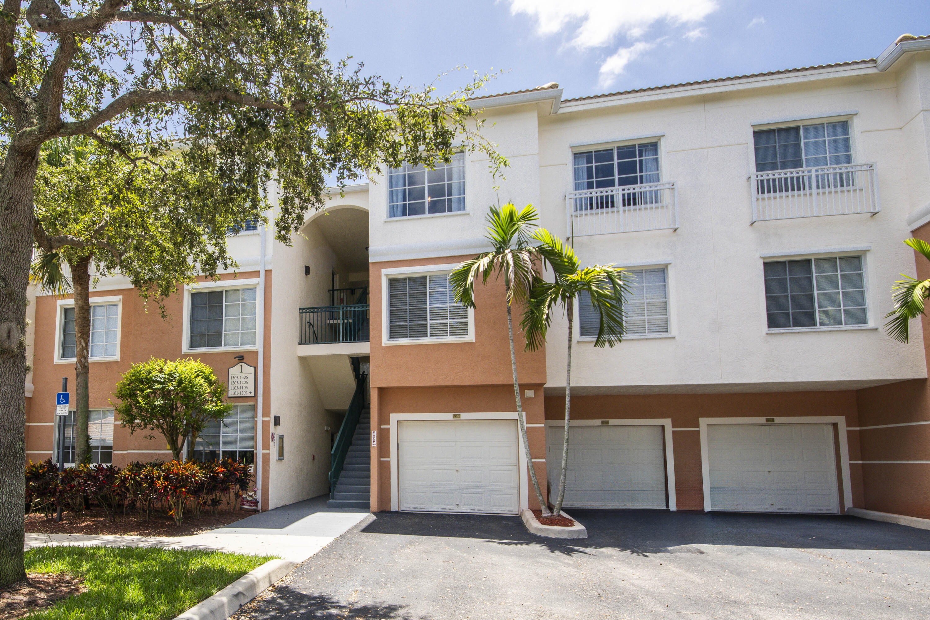 1305 Myrtlewood Circle E, Palm Beach Gardens FL 33418