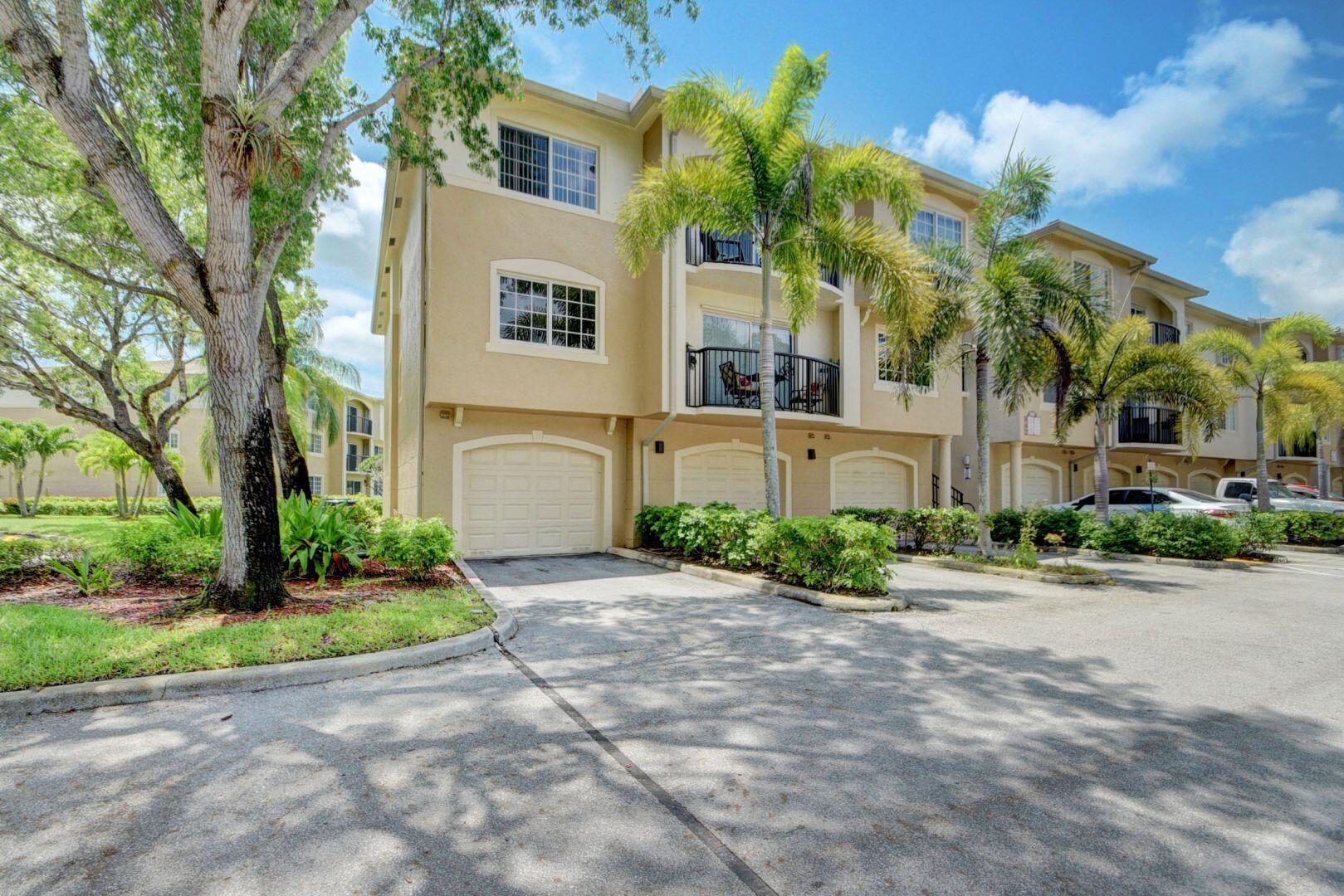 300 Crestwood Court N # 307, Royal Palm Beach FL 33411