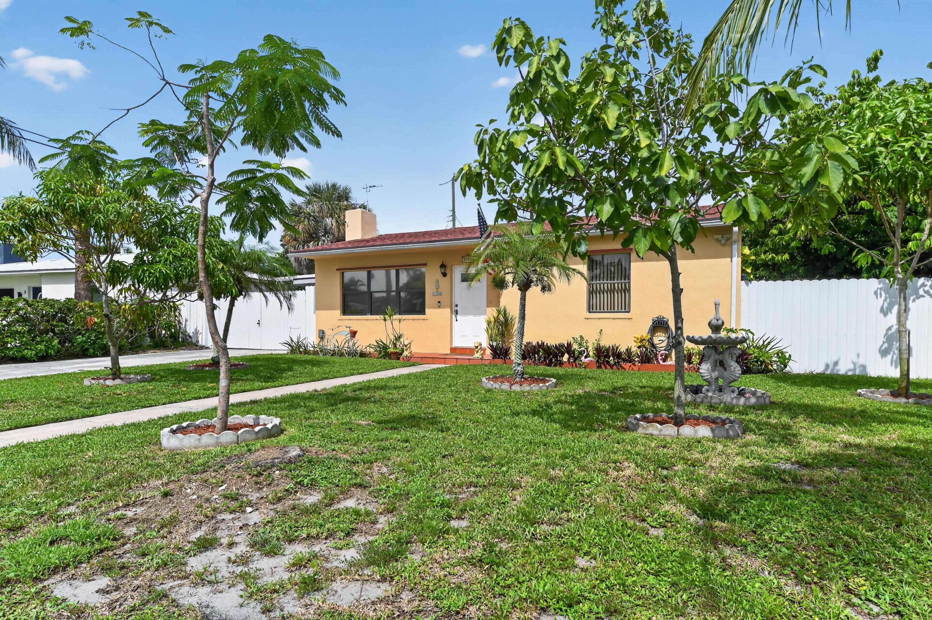 5826 CHURCHILL Court, West Palm Beach FL 33405