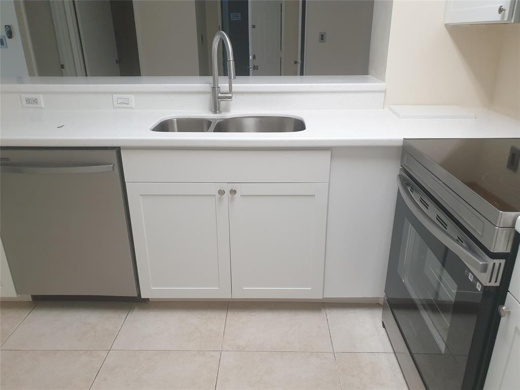 520 S Park Road # 12 — Photo 4
