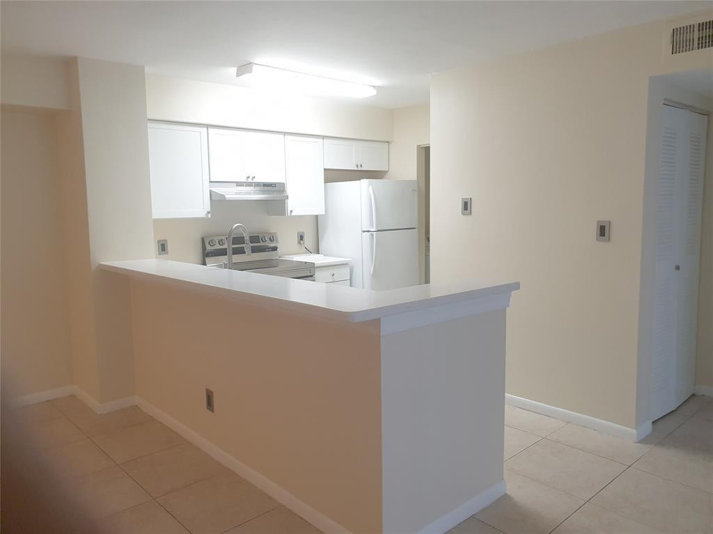 520 S Park Road # 12 — Photo 2