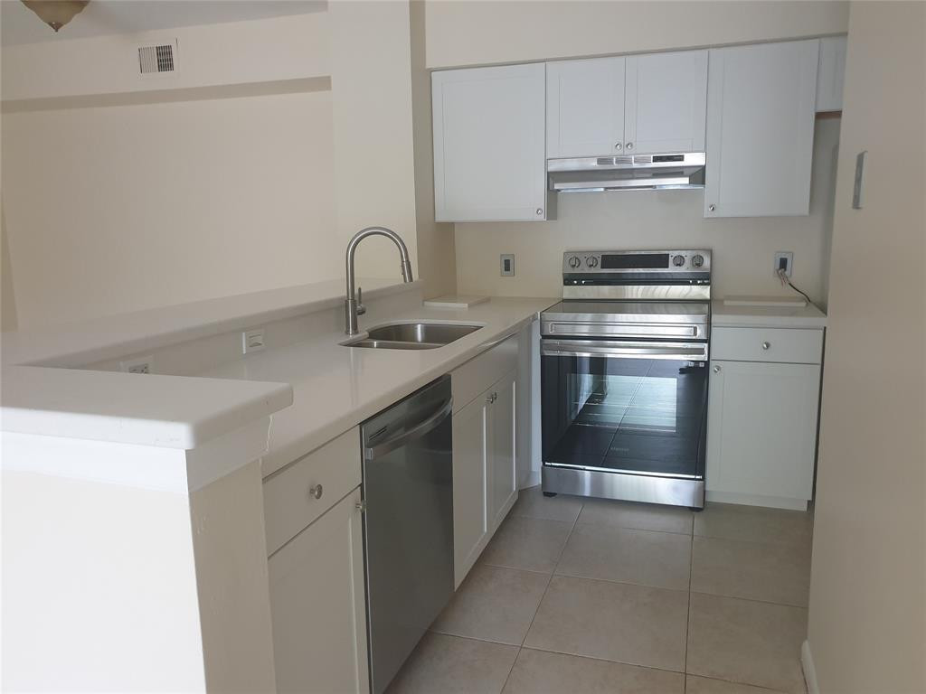 520 S Park Road # 12 — Photo 3