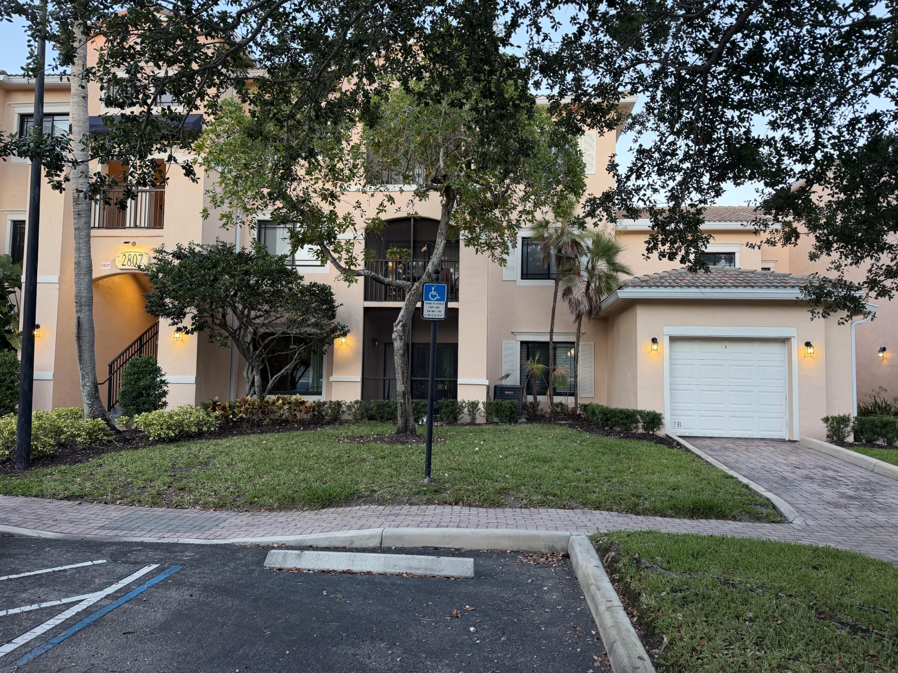 2807 Veronia Drive # 103 — Photo 2