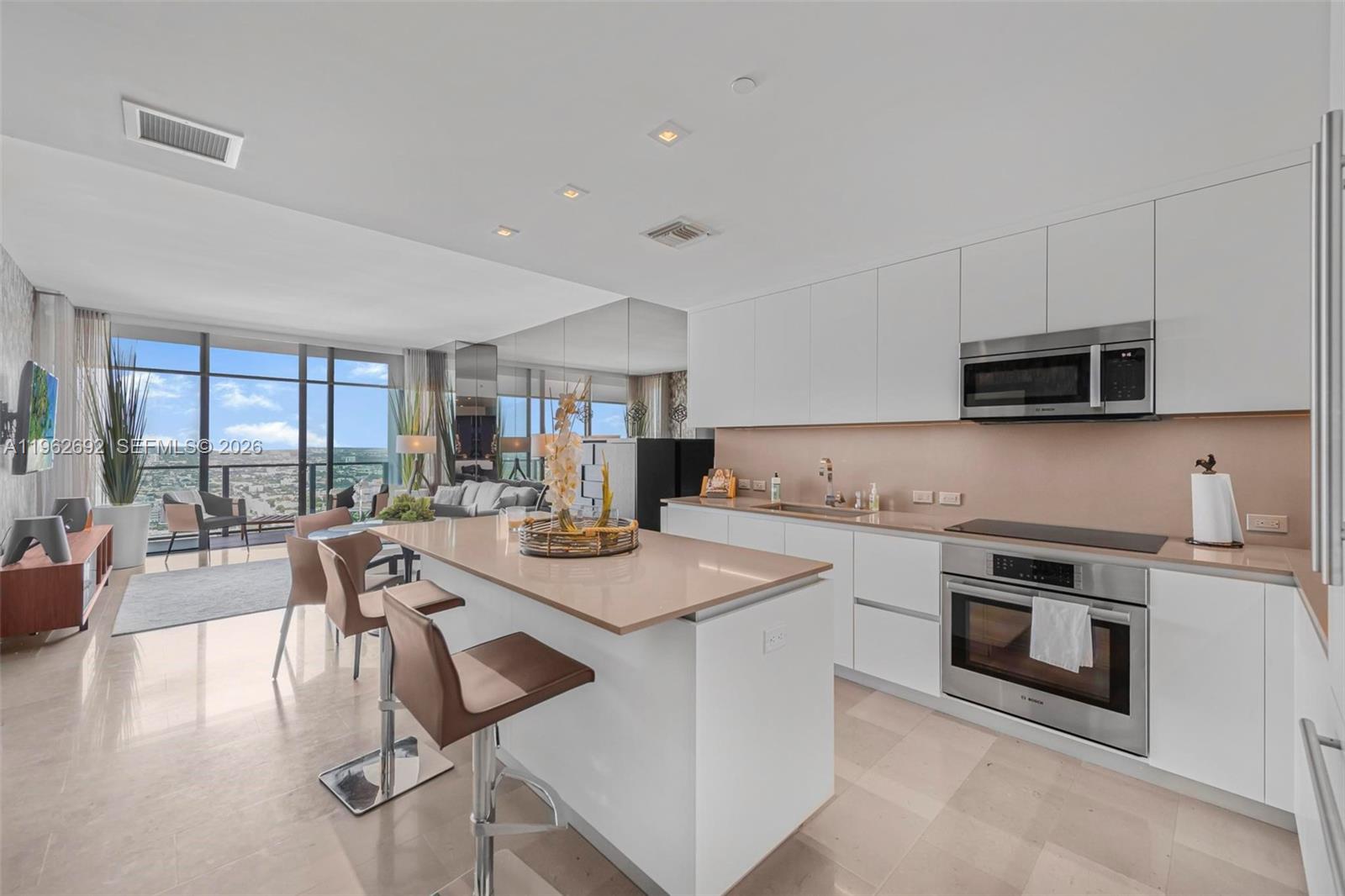 88 SW 7th St # 3806, Miami FL 33130