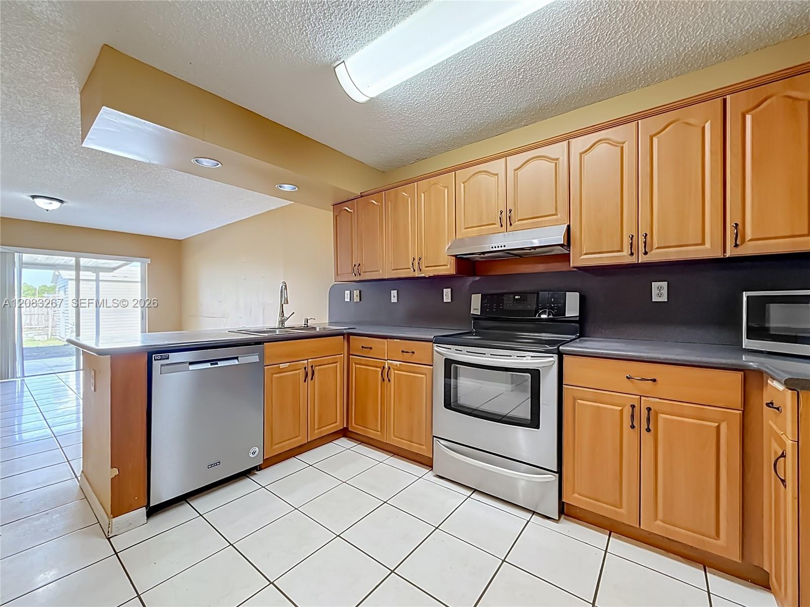 18396 SW 138th Ct — Photo 5