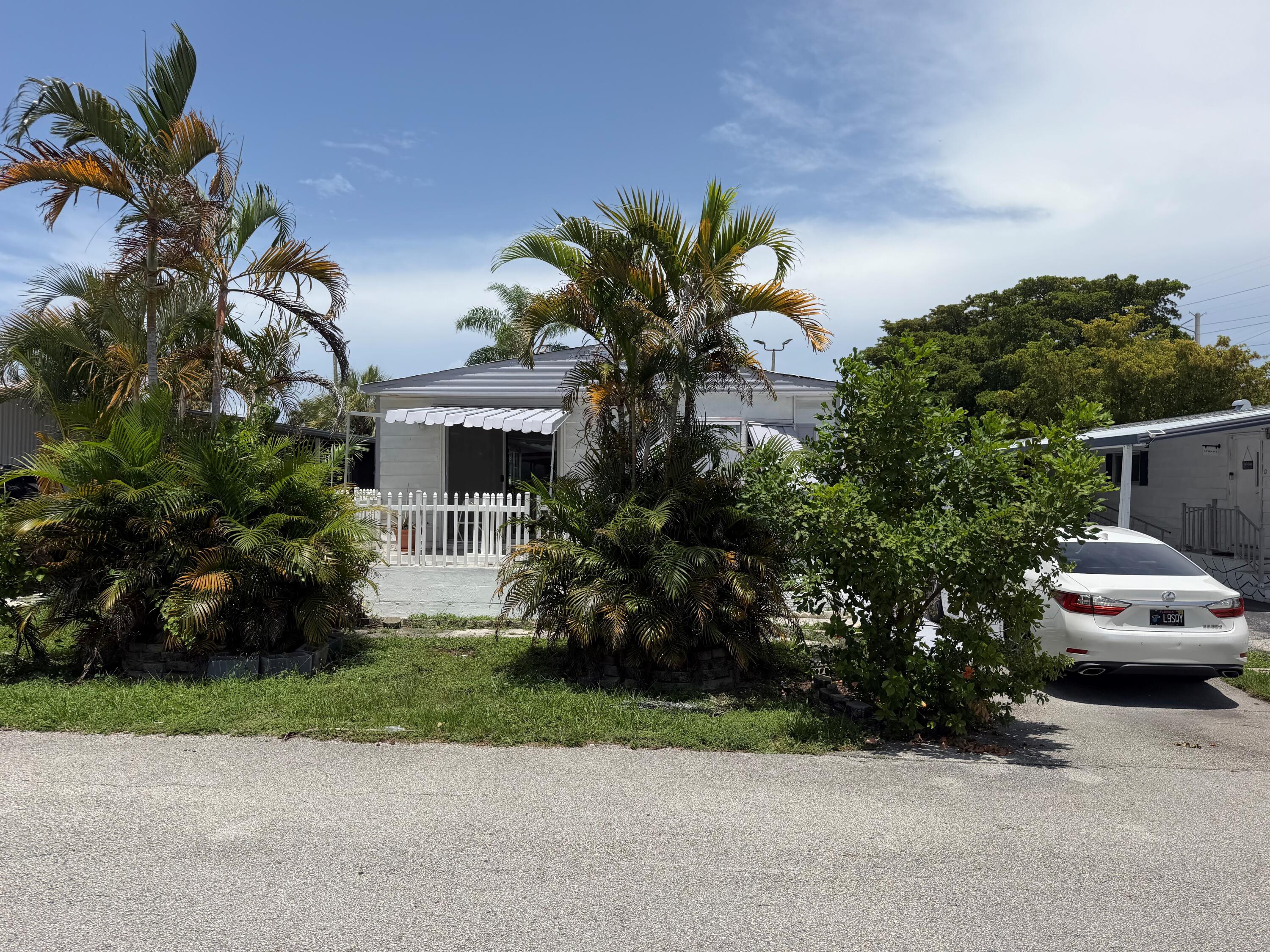 5300 SW 22nd Avenue — Photo 3