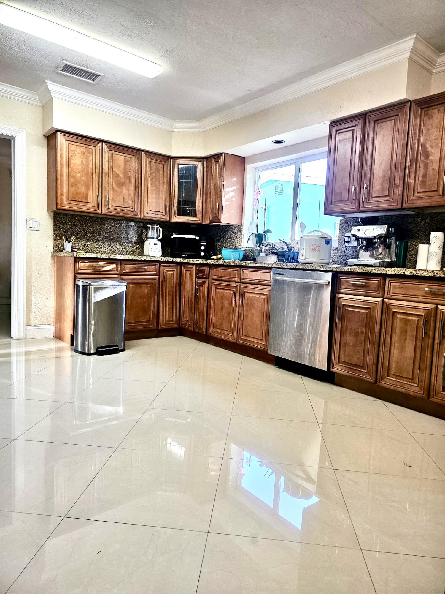 6410 KIMBERLY Boulevard — Photo 3