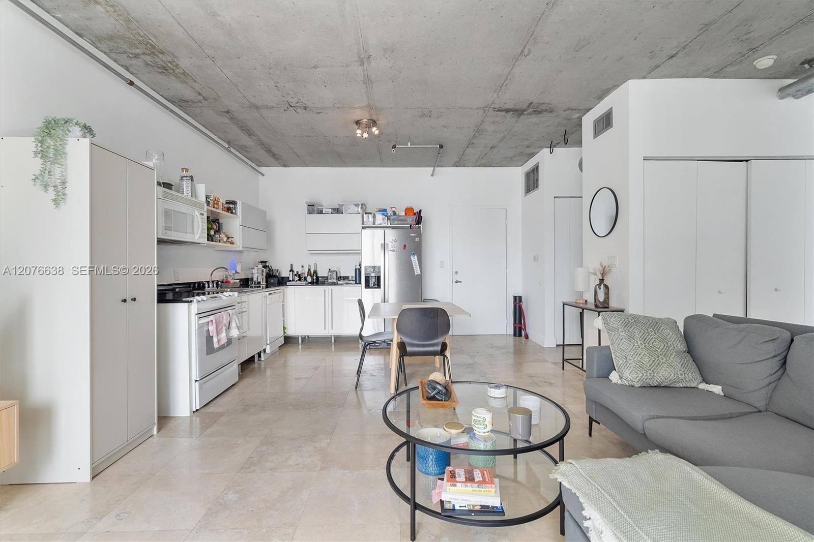 Kitchen/Living area