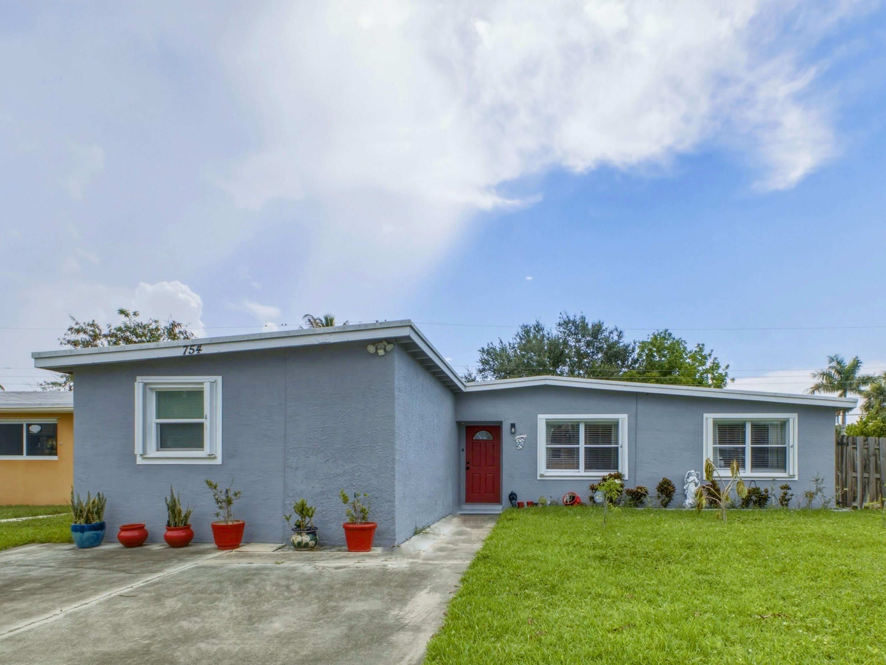 754 Hibiscus Drive, Royal Palm Beach FL 33411