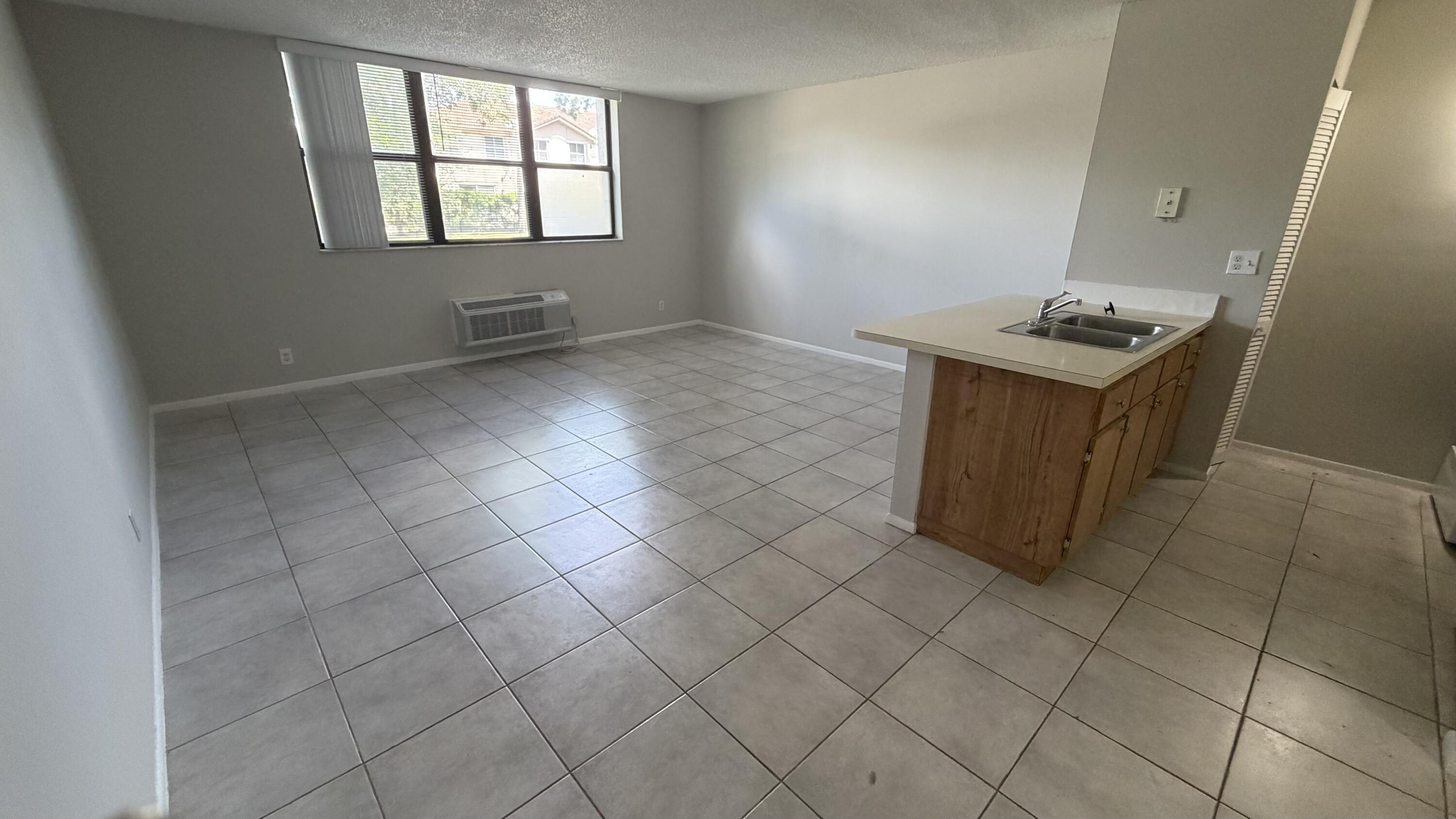 2501 RIVERSIDE Drive # A — Photo 2