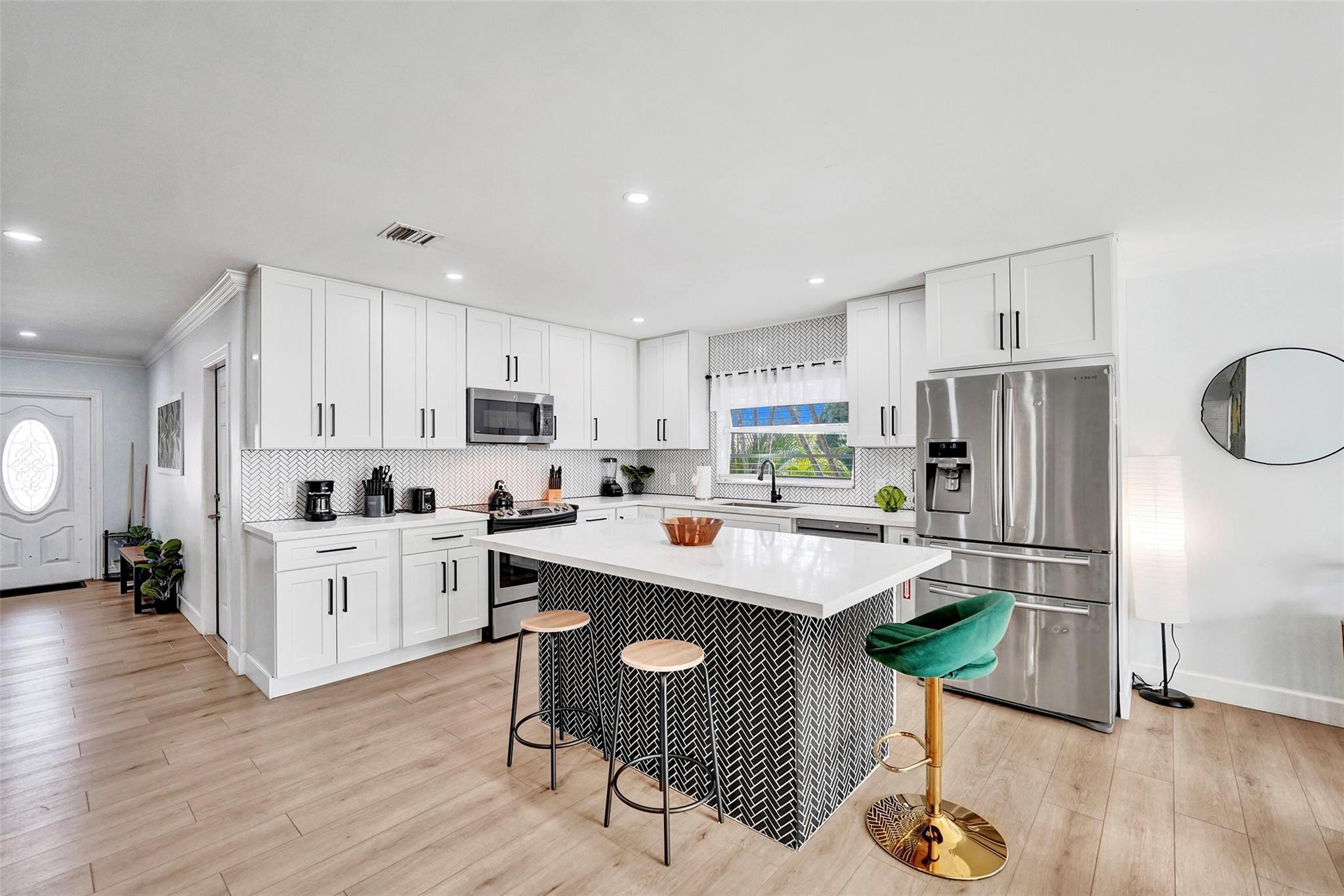 210 SE Park Street — Photo 2