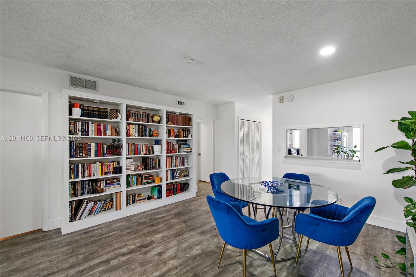 1100 SW 12th St # 300 — Photo 3