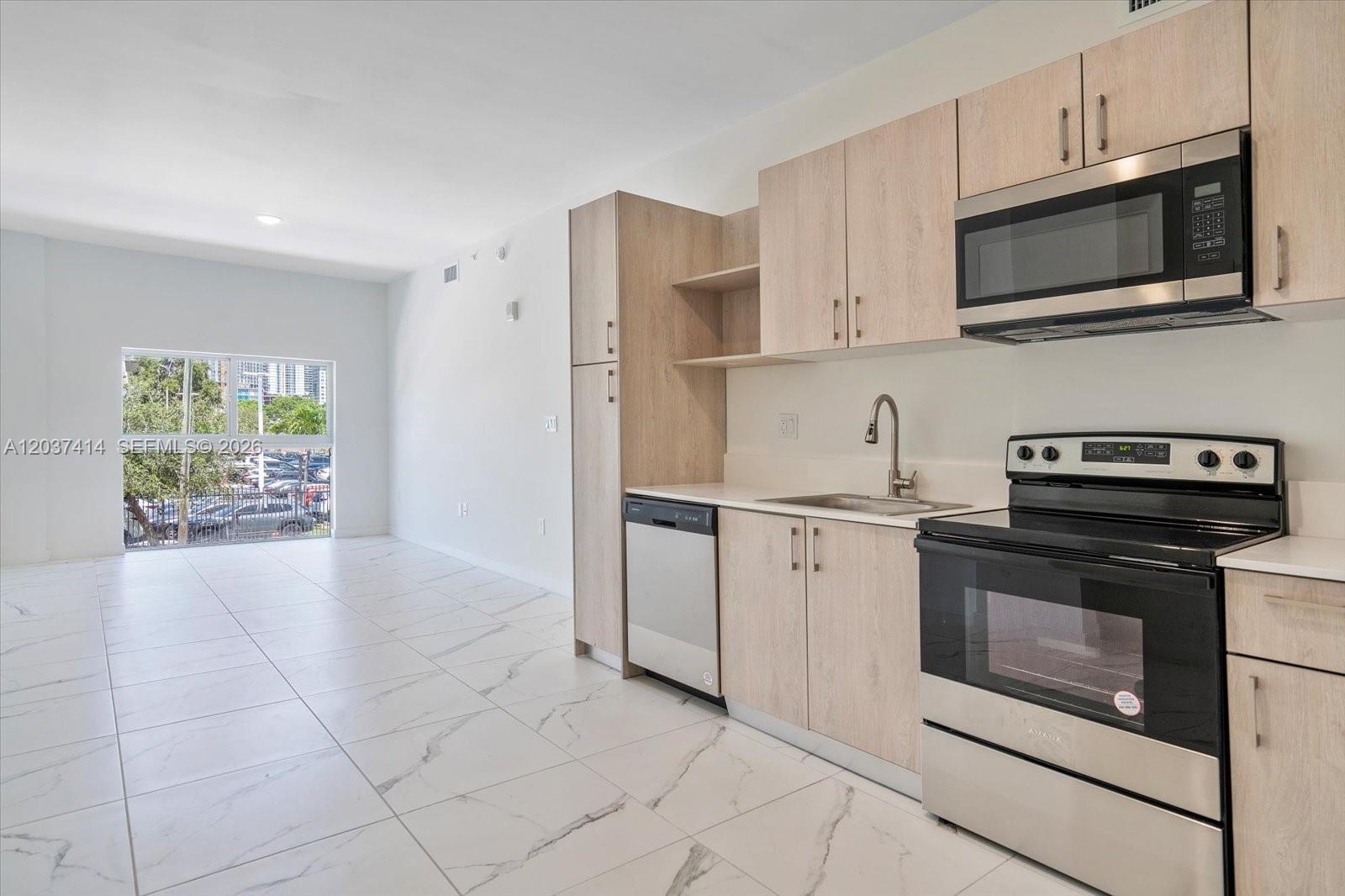 420 SW 7th Ave # 304, Miami FL 33130