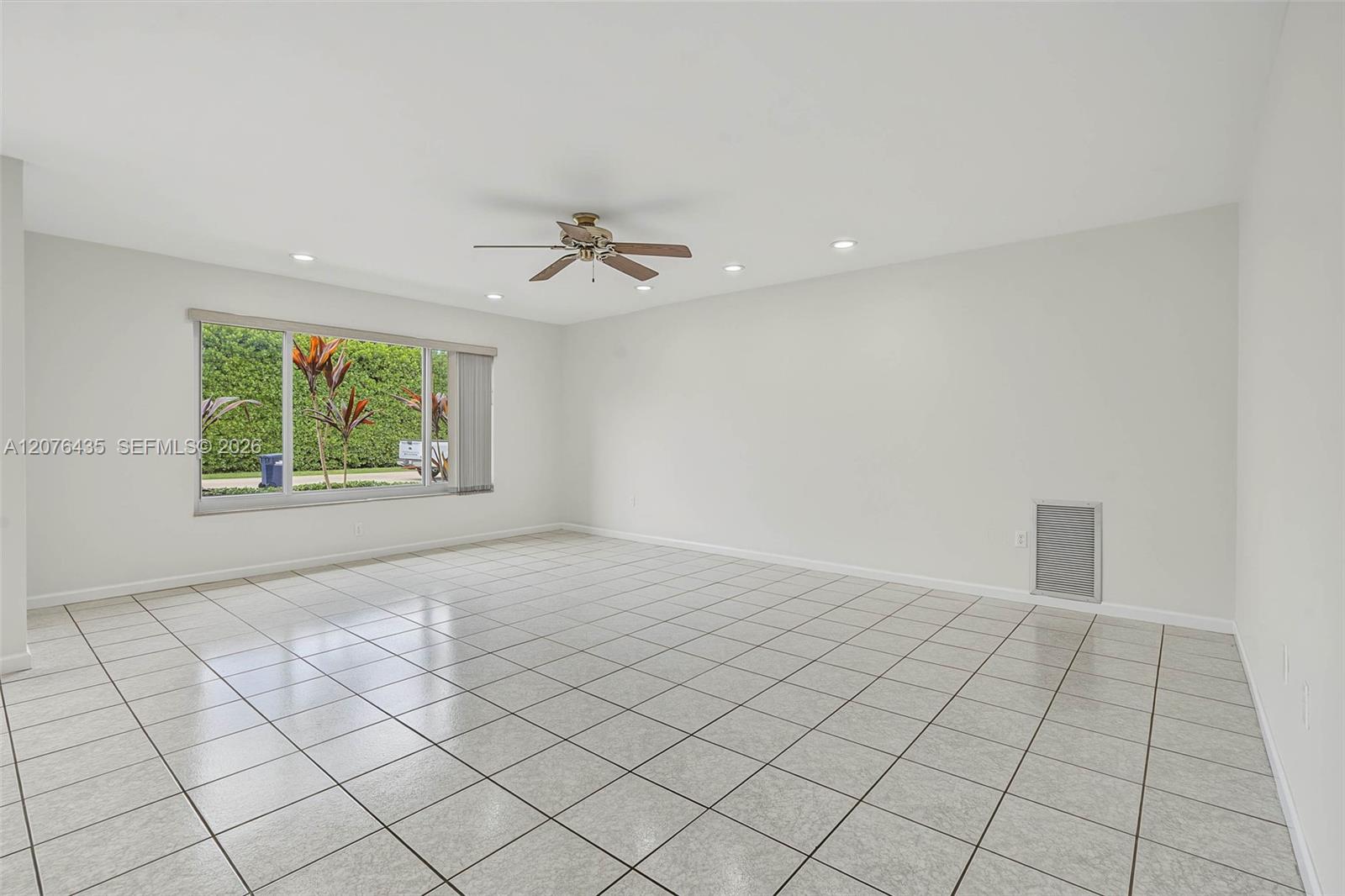 17721 SW 93rd Ave — Photo 3