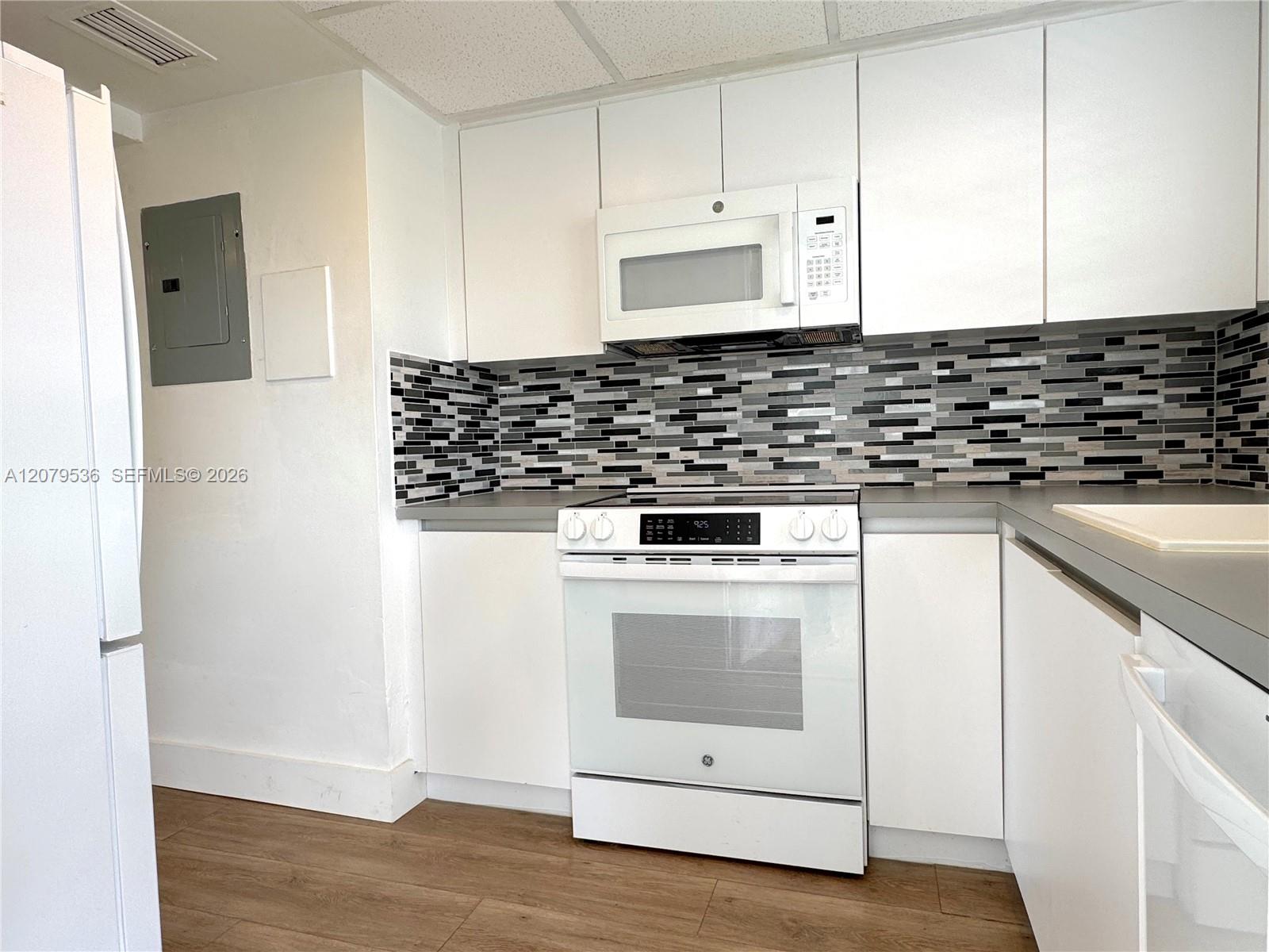 7660 SW 82nd St # H208 — Photo 3