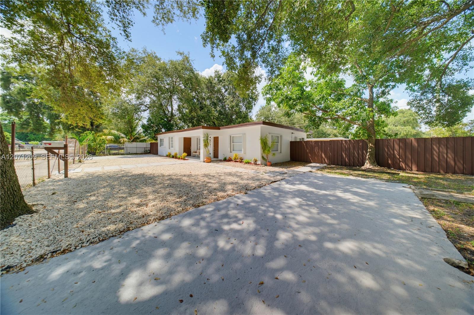 2101 NW 93rd Ter — Photo 3